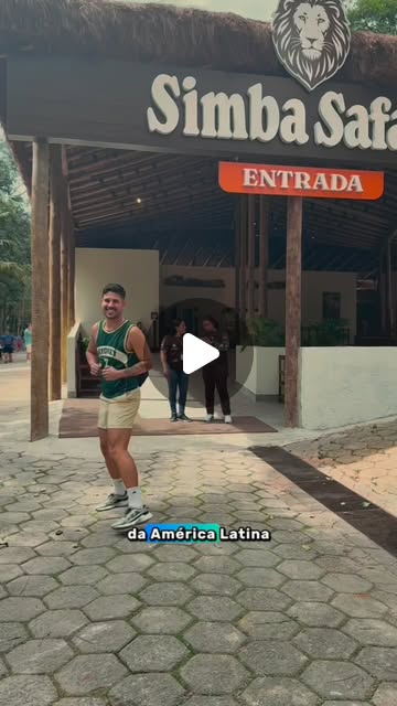 Pablo na entrada do Simba Safari