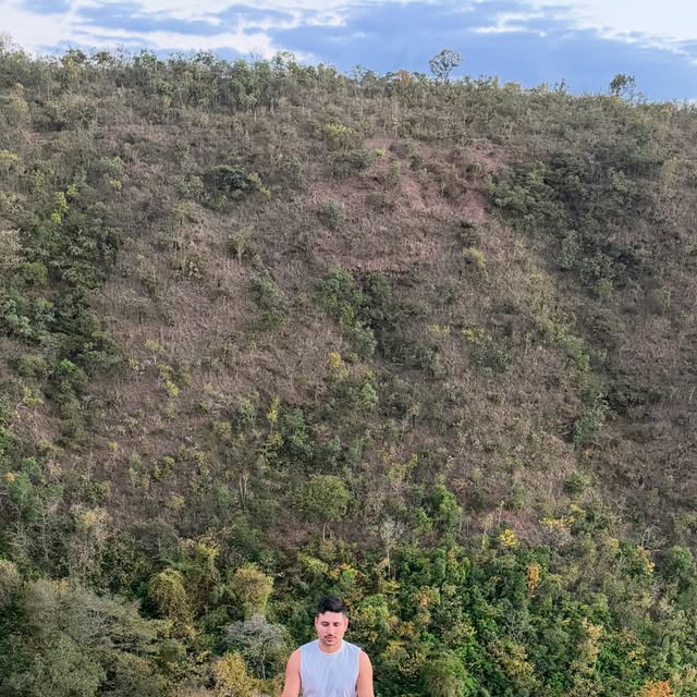 Pablo em meio à natureza na Serra do Roncador
